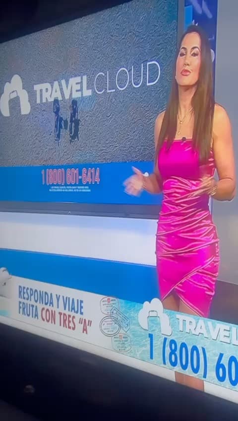 Segmento de televisión en español promocionando Travel Cloud para familias hispanas
